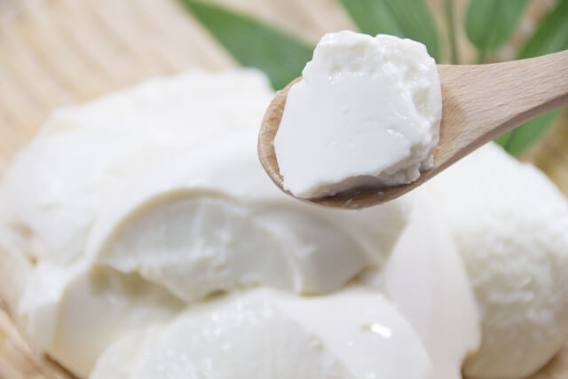 犬は豆腐を食べても大丈夫！目安量と注意すべきアレルギー症状・対処法