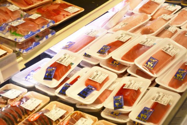 犬に生で刺身を与えてもいいの？正しい与え方と便利な保存方法